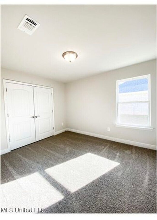 Building Photo - Luxury 4 bedroom 3 bath Home for rent