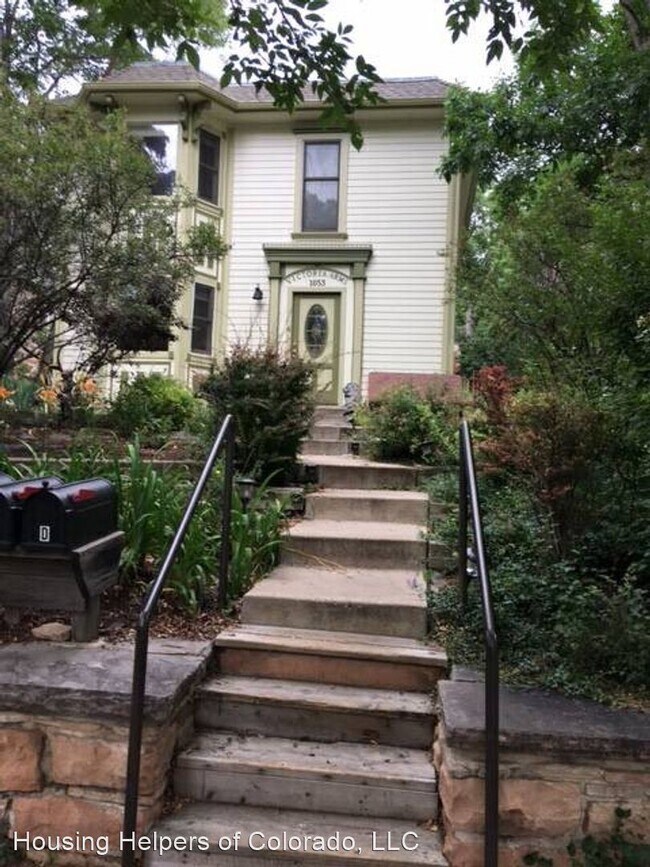 Primary Photo - 2 br, 1.5 bath House - 1053 Pine Street #D