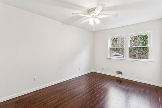 Building Photo - 1164 Fairfield Drive