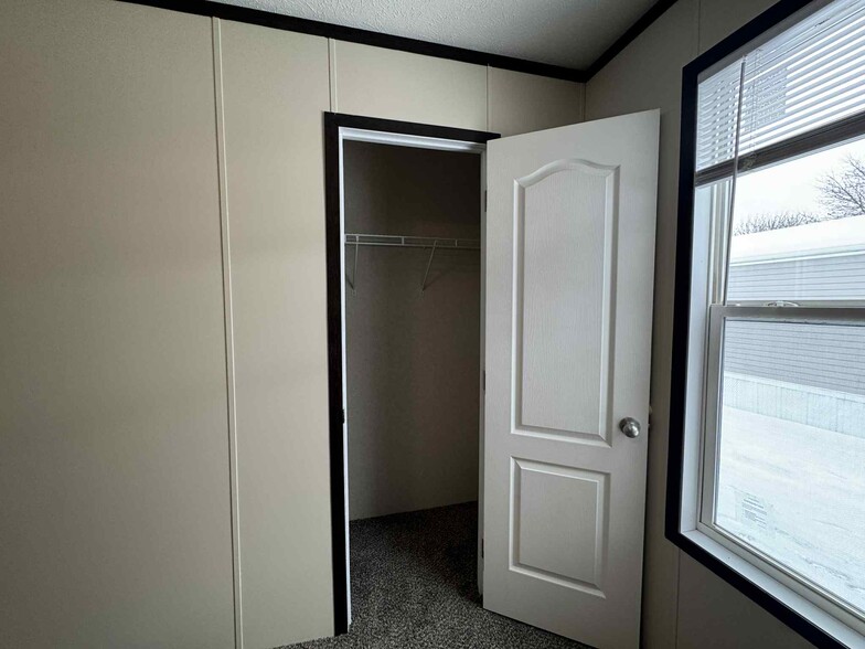 Building Photo - 48583 Pineview Dr