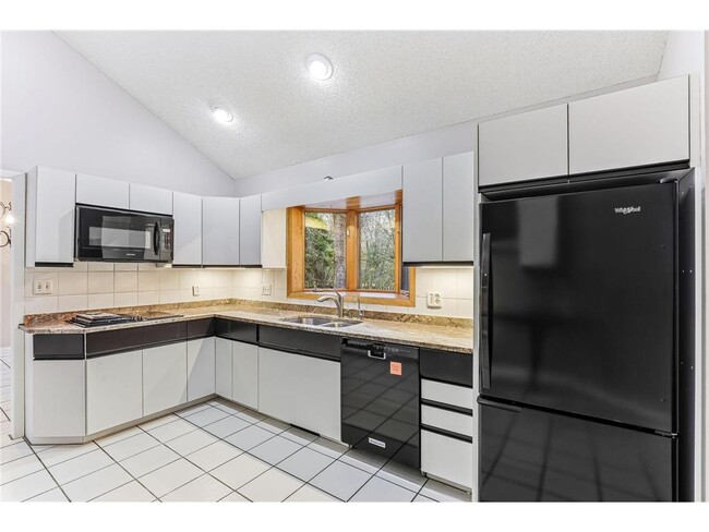 Building Photo - 5880 Christmas Lake Rd