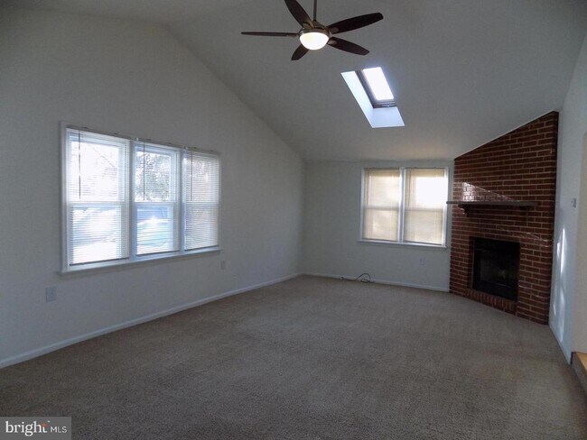 Building Photo - 3168 Middle Creek Rd