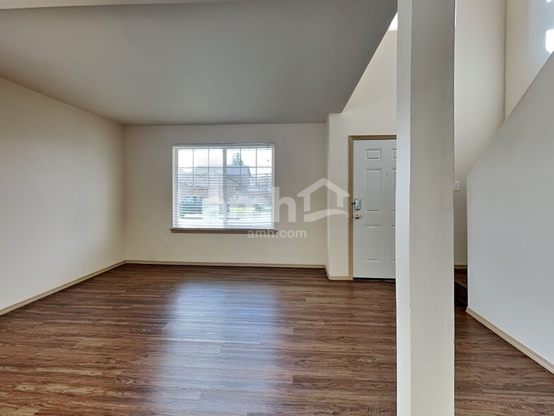 Building Photo - 1107 202nd St E