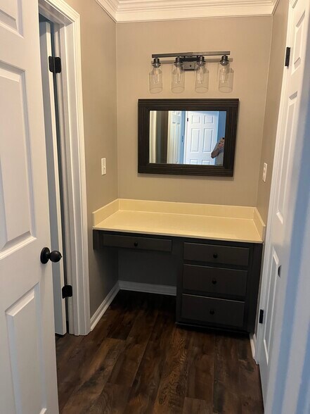 Make up station adjacent to bathroom - 445 Brackinhouse Pl