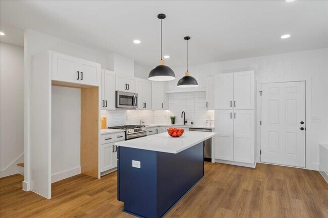 Building Photo - 803 Dupree St