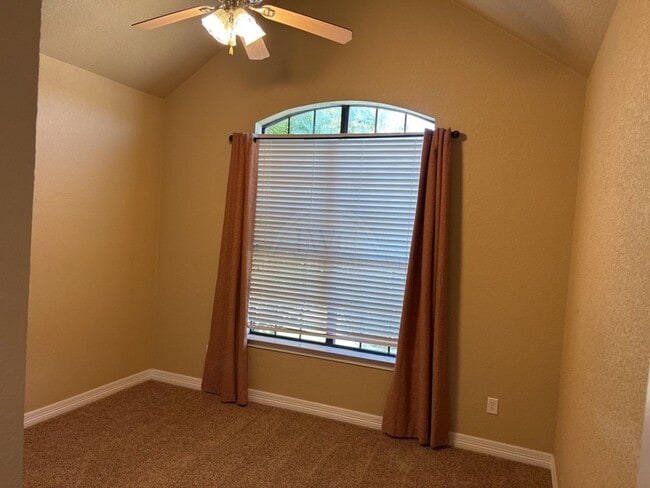 Building Photo - 203 Weeping Willow Ct