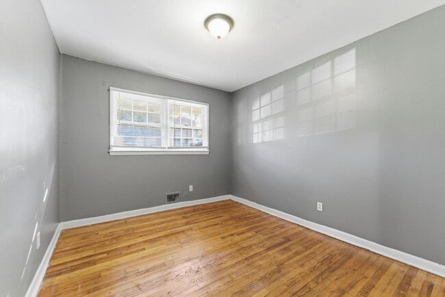 Building Photo - 1961 Valley Ridge Dr SW