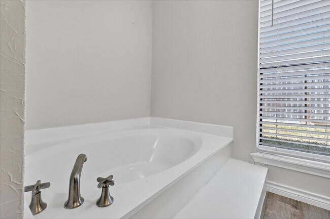 Building Photo - 5410 Fox Run Dr