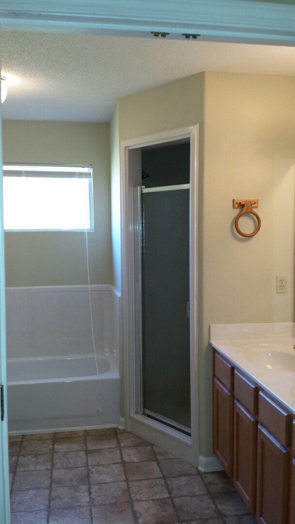 Building Photo - UNDER REPAIR