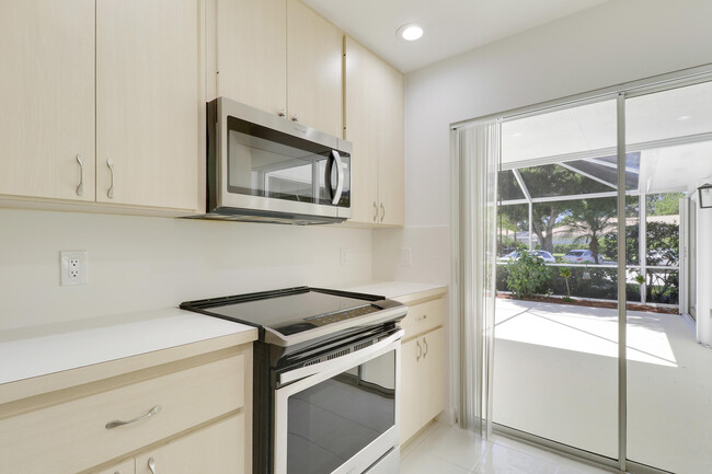 Building Photo - 11301 Myrtle Oak Ct