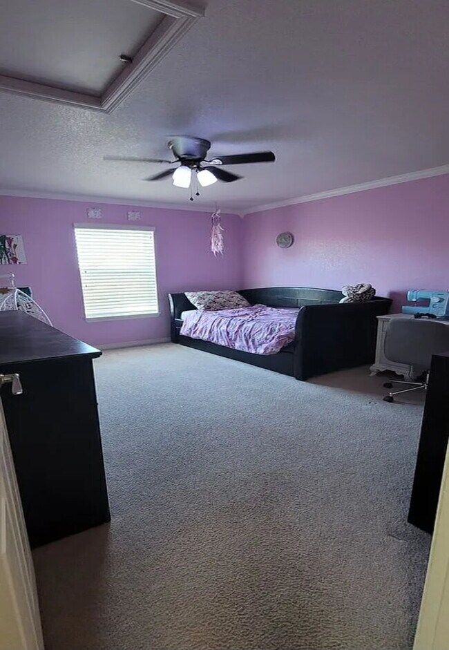 Building Photo - Spacious 3 Bed, 2.5 Bath home with Loft
