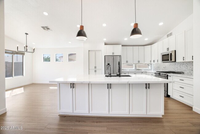 Building Photo - 16025 S 18th Dr