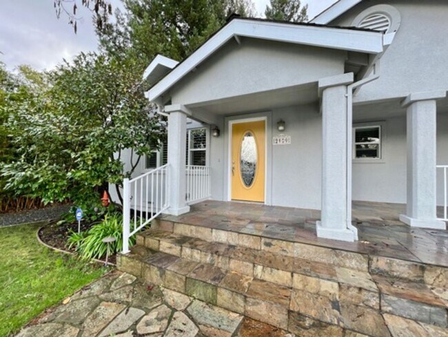 Building Photo - Custom Features, 3 Bedroom, 2 Bathroom, Napa Home