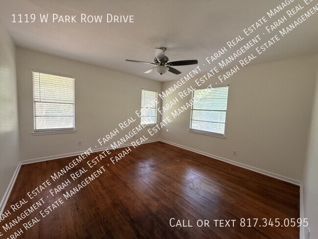 Building Photo - 1119 W Park Row Dr