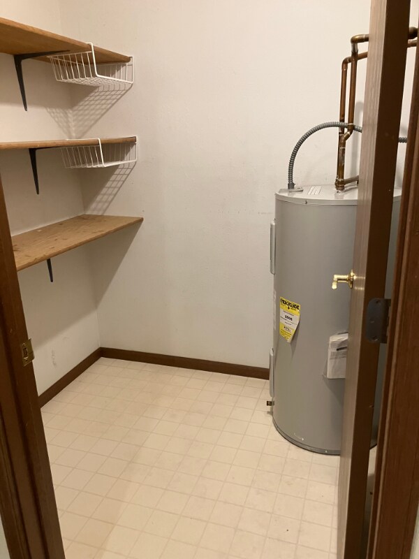 Building Photo - 803 Roundhouse Addition