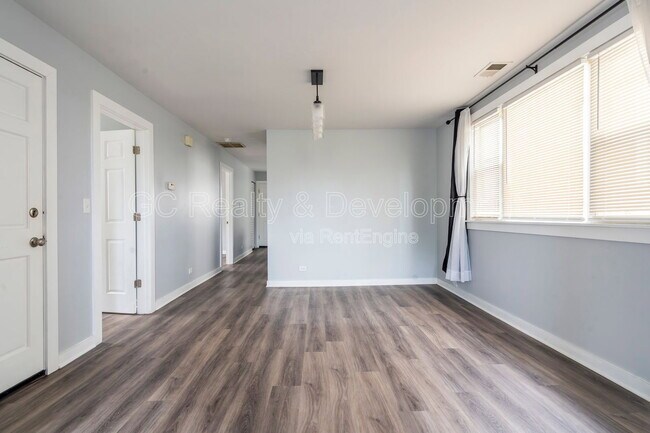 Building Photo - 2928 N Ridgeway Ave