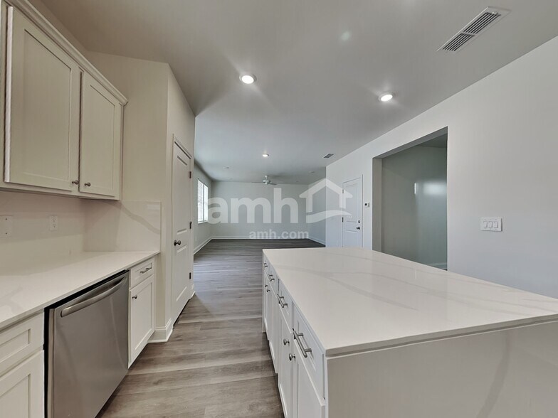 Building Photo - 3099 Ansley Place Rd