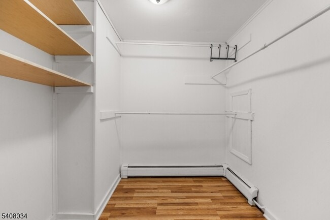 Building Photo - 46 King St