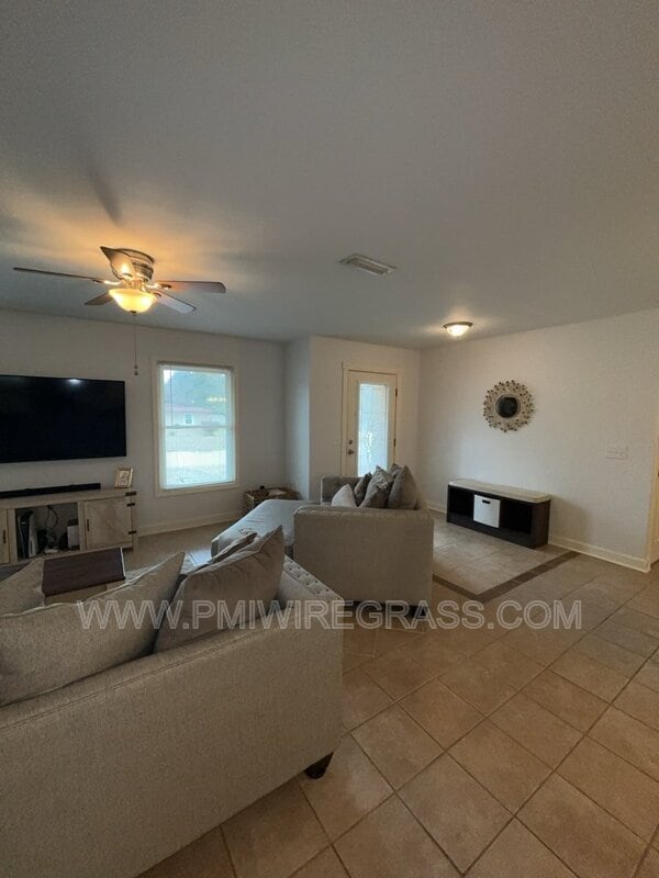 Building Photo - 202 Pondella Dr