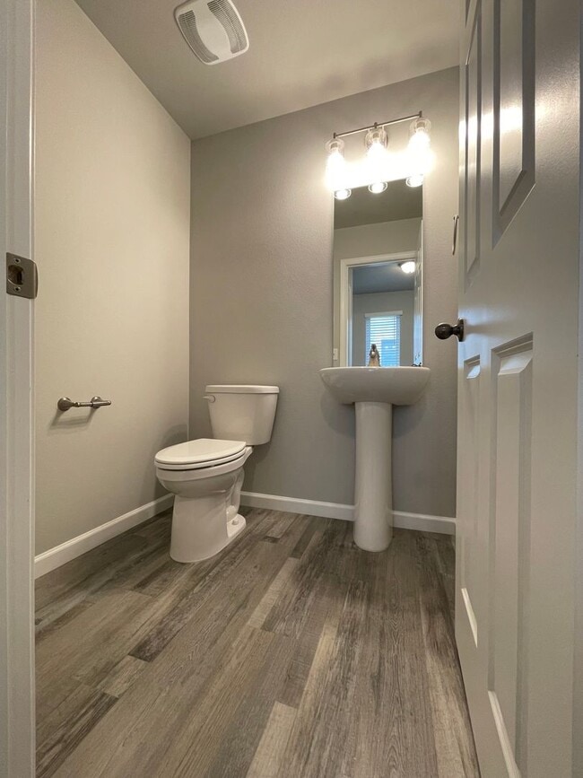 Building Photo - Beautiful Home Located in a Private Community!