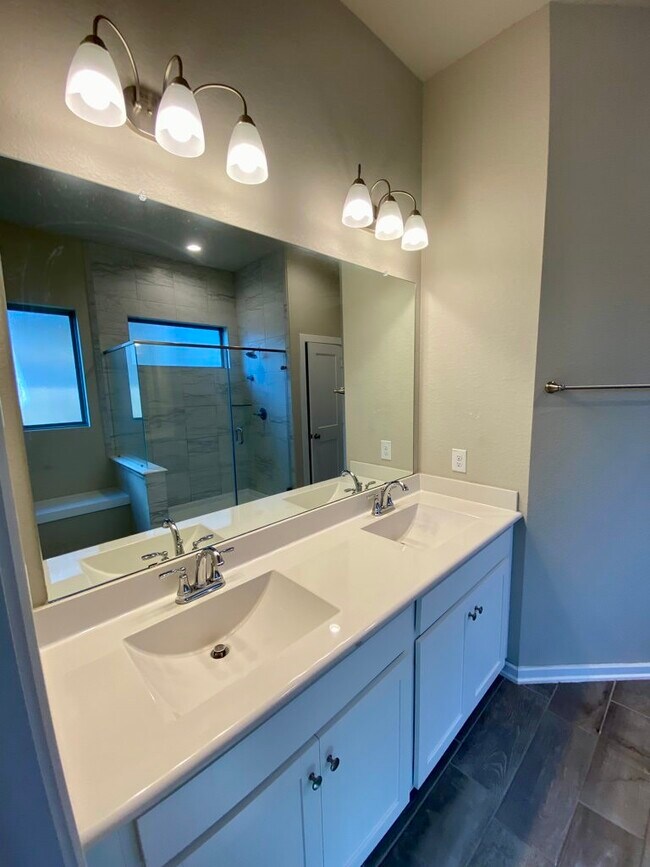 Building Photo - 7043 Coneflower Creek Ct