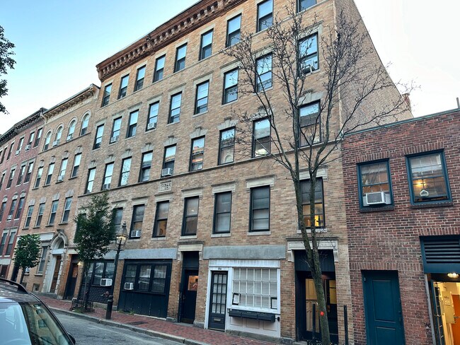 Building Photo - 92 W Cedar St