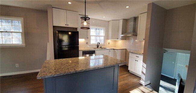 Building Photo - 2647 Hatfield Cir SE