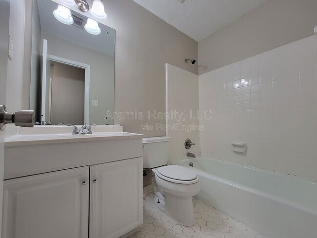 Building Photo - 2506 Windmere Dr NW