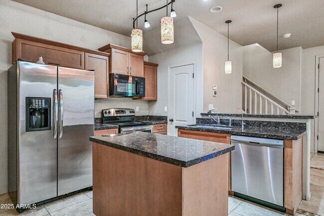 Building Photo - 2060 E Heartwood Ln