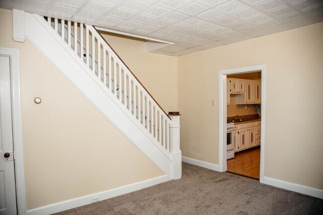 Building Photo - 327 Spruce St