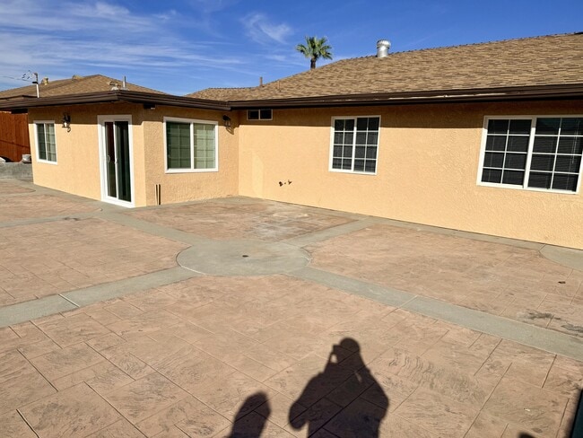 Building Photo - 10079 Hedrick Ave