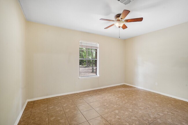Building Photo - 26407 Magnolia Dr