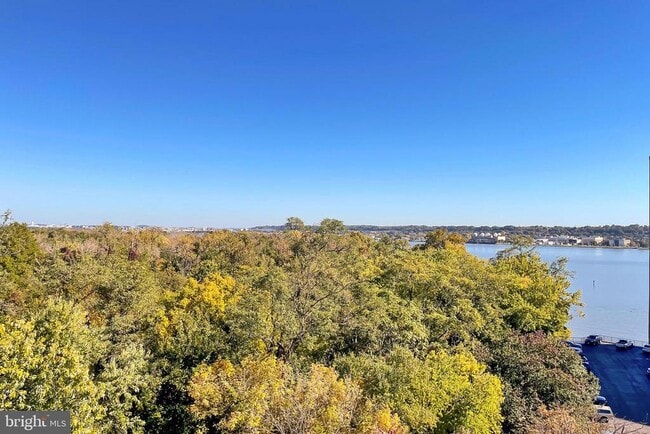 Building Photo - 635 Slaters Ln