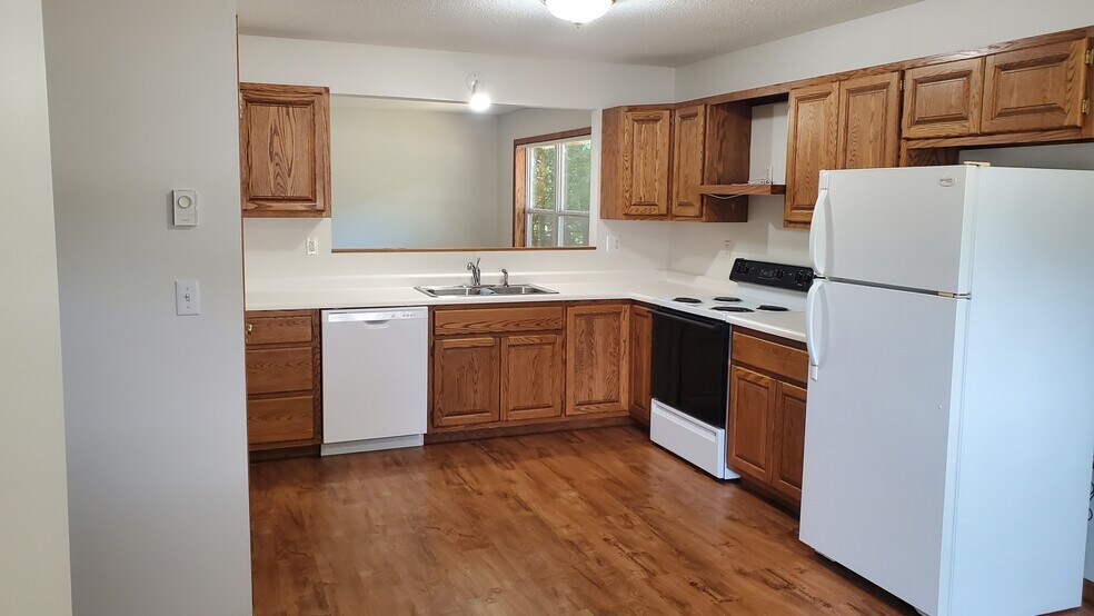 Building Photo - 335 Maple Ridge Ct