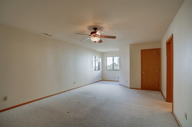 Building Photo - 3 Bedroom, 2.5 Bathroom Home For Rent in P...