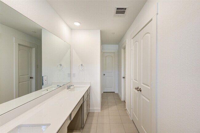 Building Photo - 11910 Carvalho Dr