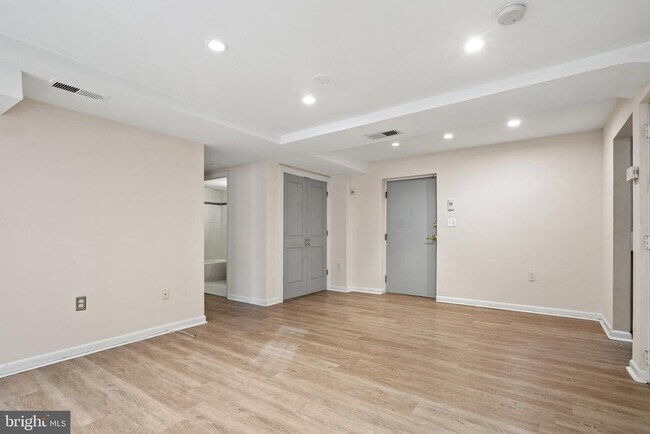 Building Photo - 2633 Adams Mill Rd NW