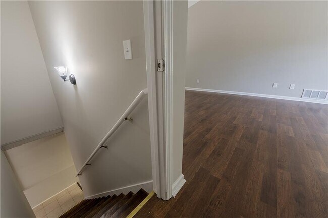 Building Photo - 493 Silverthorne Cir