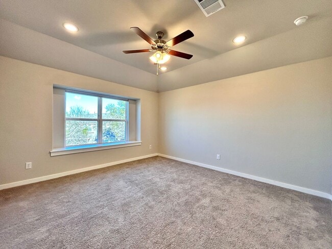 Building Photo - Charming 3 Bed / 2.5 Bath Family Home