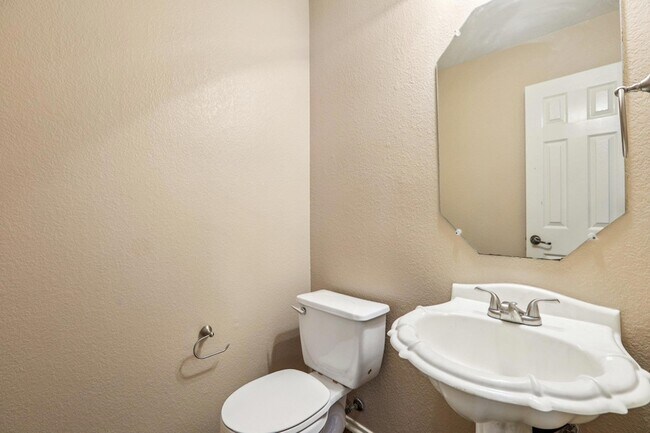 Building Photo - 1132 Pine Portage Loop