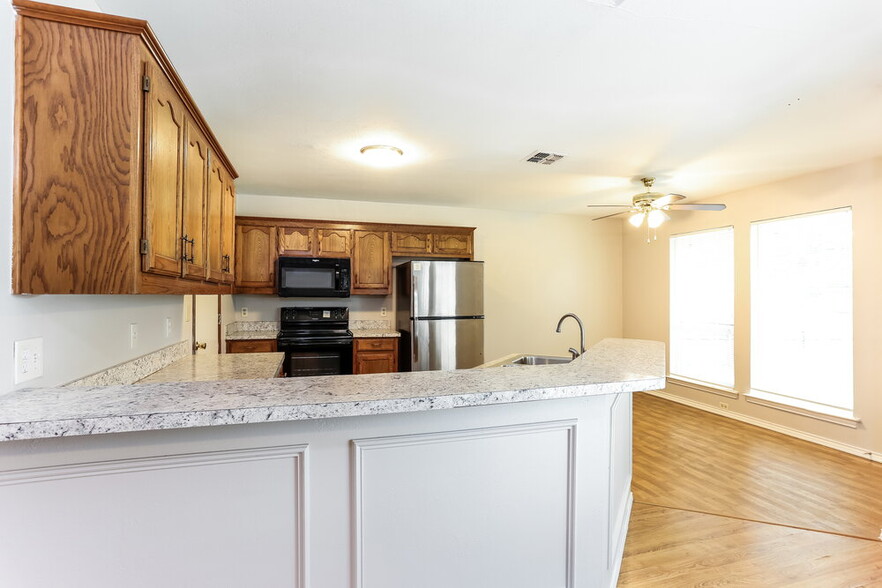 Building Photo - 704 Brookhaven Dr