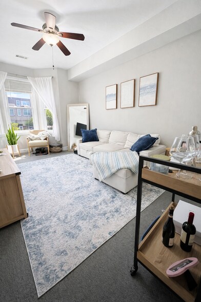 Building Photo - 158 I St