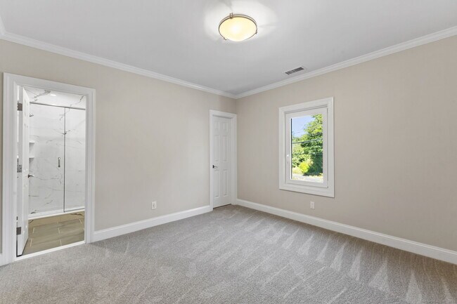 Building Photo - 40 Ledge Ave