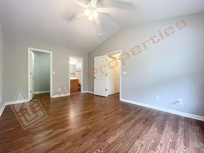 Building Photo - Beautiful 3 Bedroom 1 Car-Garage Home loca...