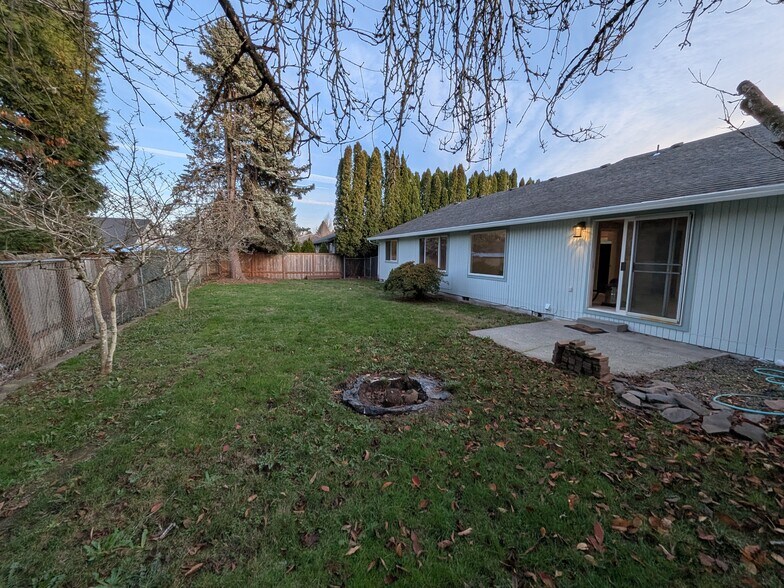 Building Photo - 3509 SE 11th St