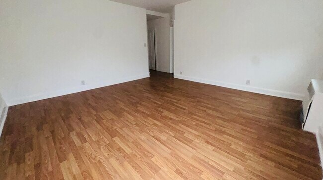 Building Photo - 1153 Summit Ave