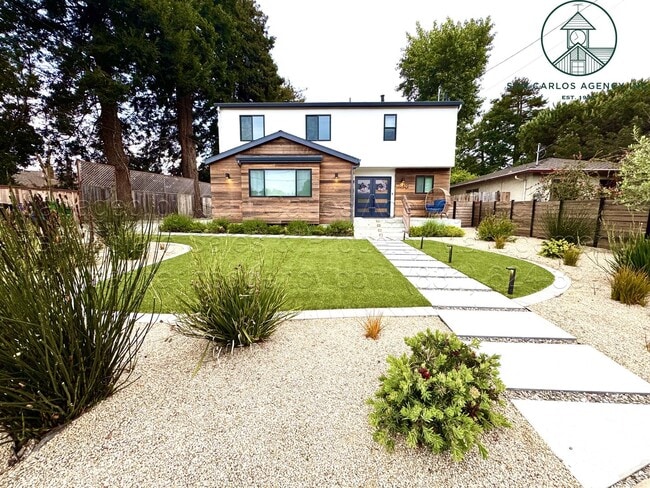 Primary Photo - Newly Remodeled Four Bedroom Mission Field...