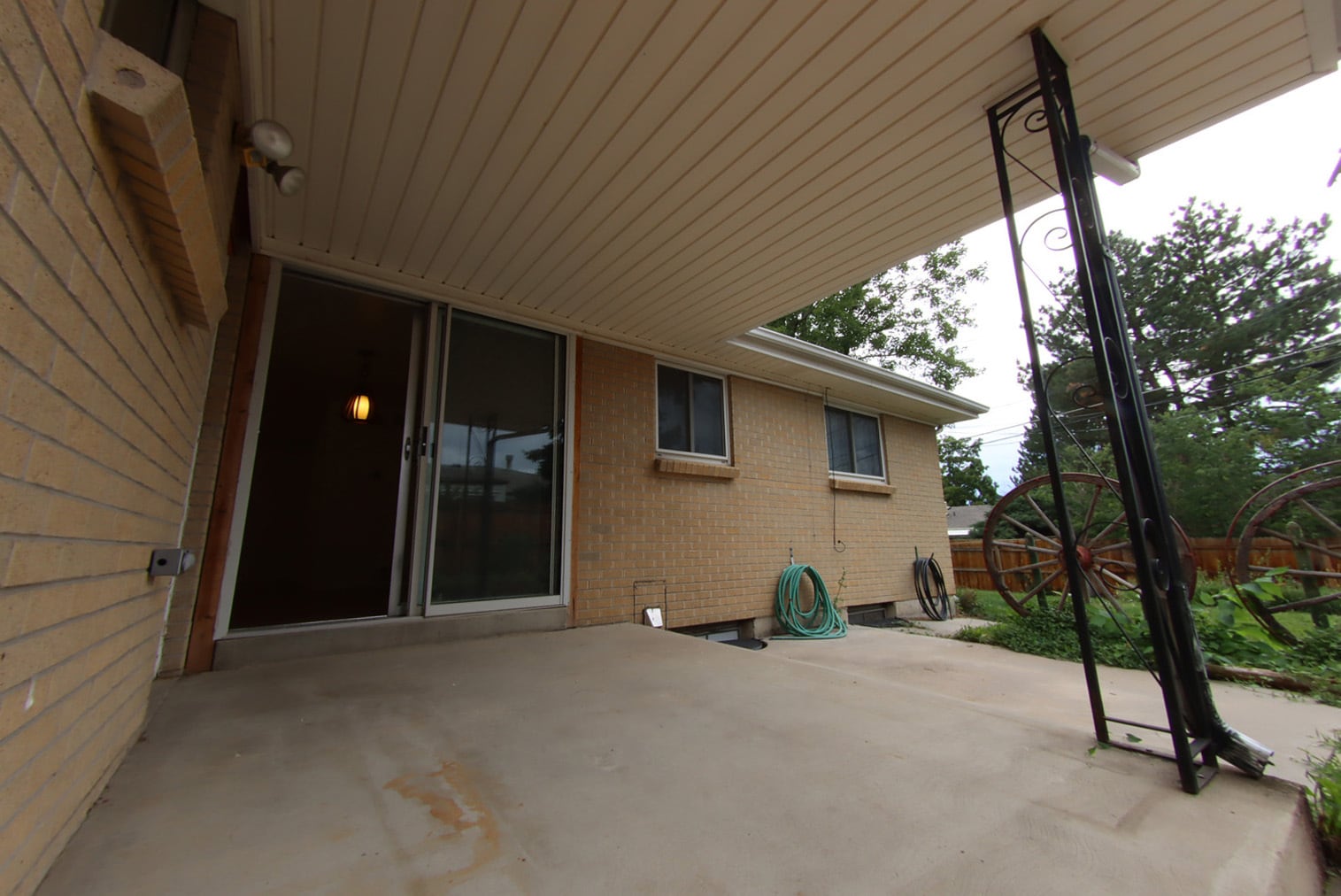 Spacious Patio and back yard - 3249 Salem St
