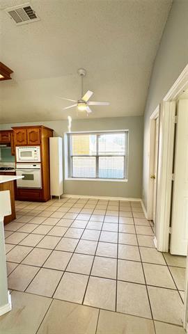 Building Photo - 3818 Blossom Dr