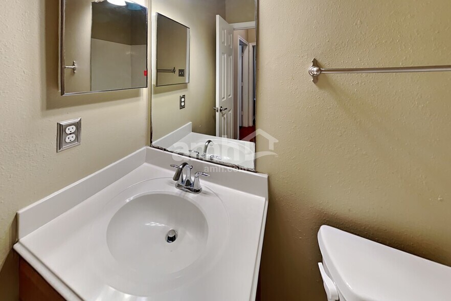 Building Photo - 8723 Rollick Dr